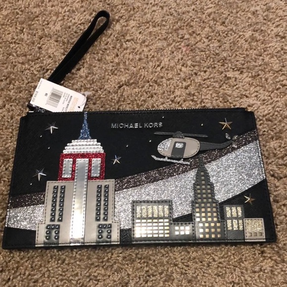 Michael Kors Handbags - NWT Michael Kors wristlet